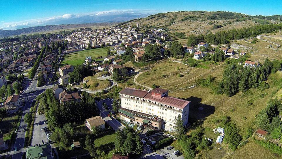 Hotel Caldora Rocca di Mezzo Esterno foto