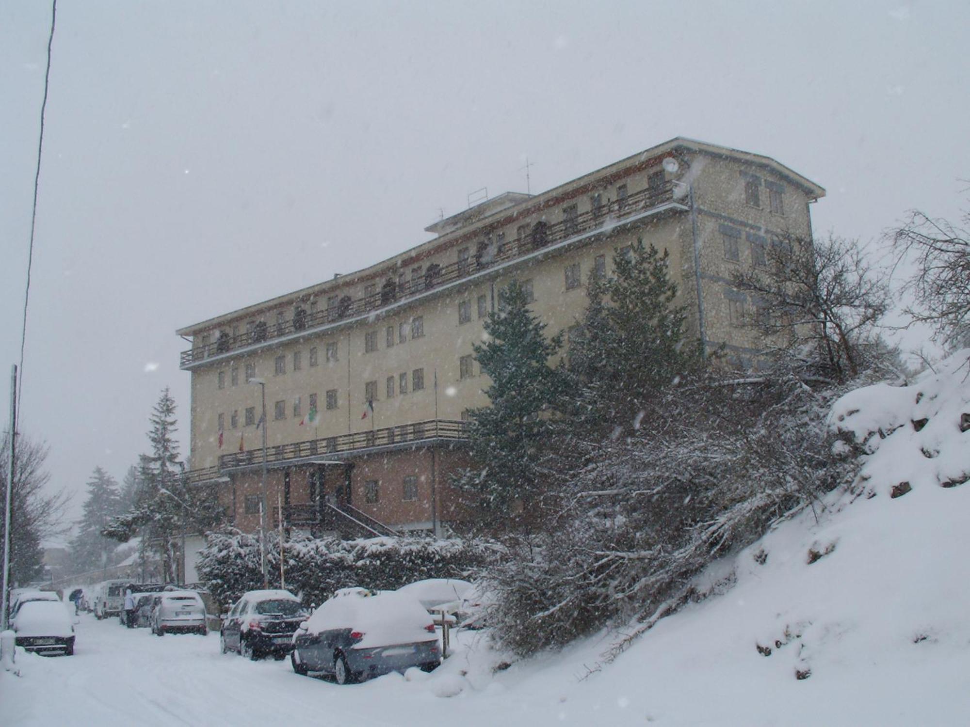 Hotel Caldora Rocca di Mezzo Esterno foto