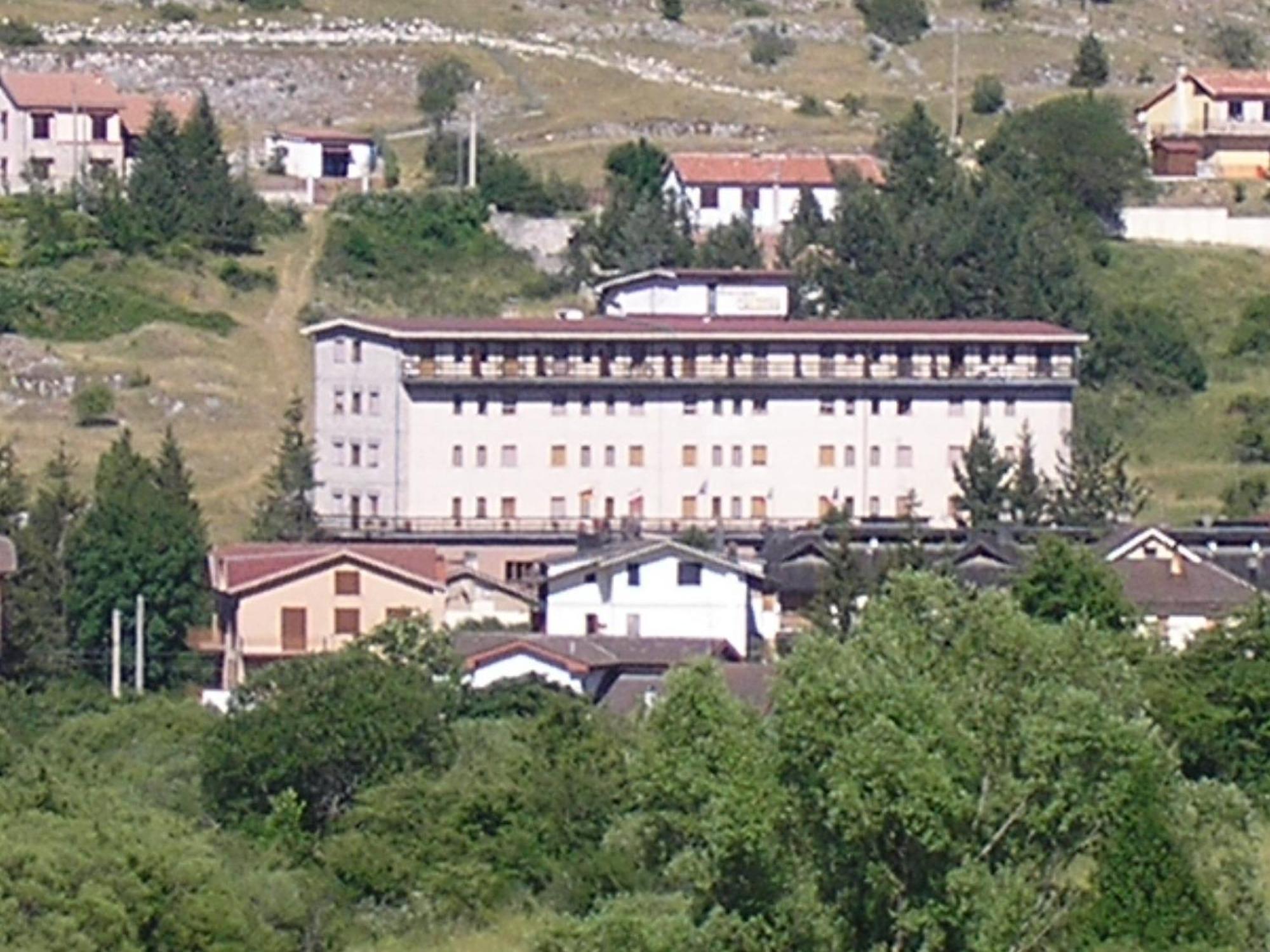 Hotel Caldora Rocca di Mezzo Esterno foto